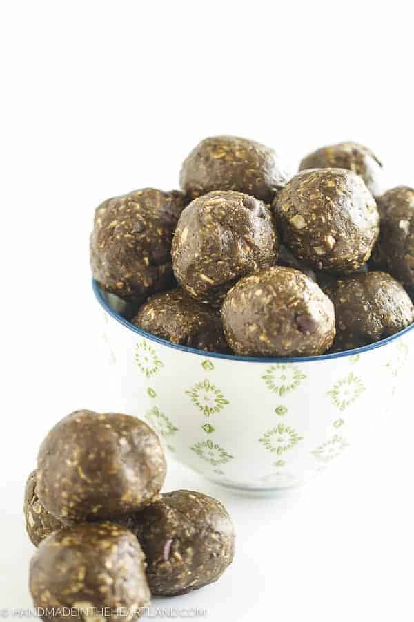 picture of bowl full of small chocolate peanut butter energy bite balls