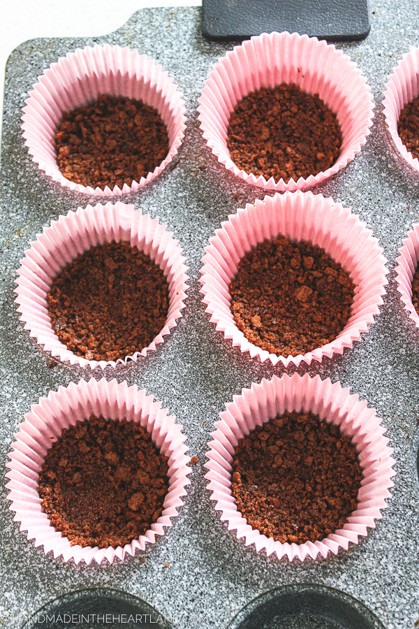 chocolate crust for eggnog cheesecake cupcakes