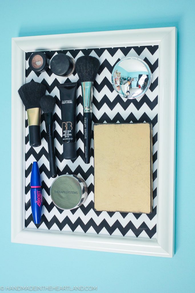 Magnetic Makeup Board, the perfect makeup organizer