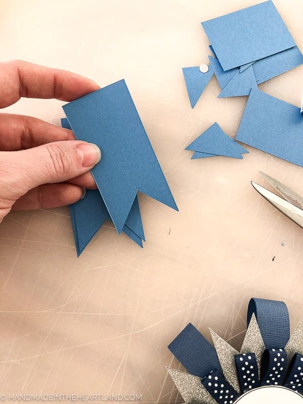 how to cut the pieces of paper to make a chili cook off prize ribbon