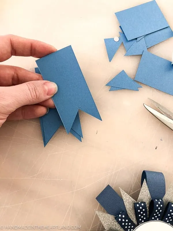 how to cut the pieces of paper to make a chili cook off prize ribbon