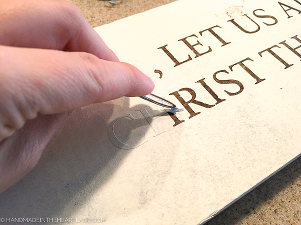 making wood sign with vinyl letters